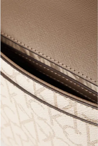 Vista 3 de Calvin Klein Bandolera con solapa monograma para mujer