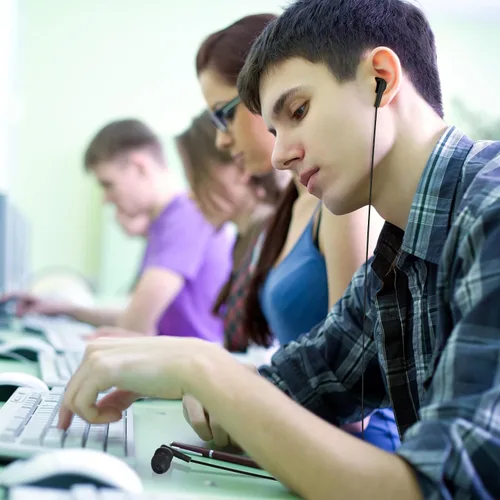 Vista 6 de Kanayu Paquete de 50 auriculares con cable a granel para aulas, auriculares básicos para estudiantes, sin micrófono, con conector de 0.138 in