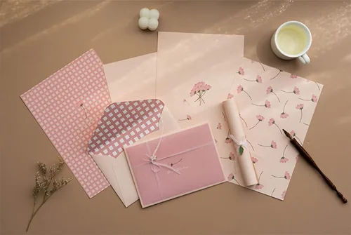 Vista 5 de Juego de 72 sobres de papel de escritura estacionario y sobres, 24 hojas de papel de letras florales, 12 sobres a juego, bonitos y encantadores