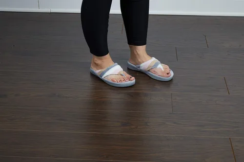 Vista 2 de Dearfoams Women's Melanie Terry Thong Slipper