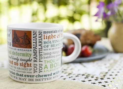 Vista 4 de The Unemployed Philosophers Guild Taza de café con insultos shakespearianos - Los insultos más ingeniosos y crueles de Shakespeare - Viene en una