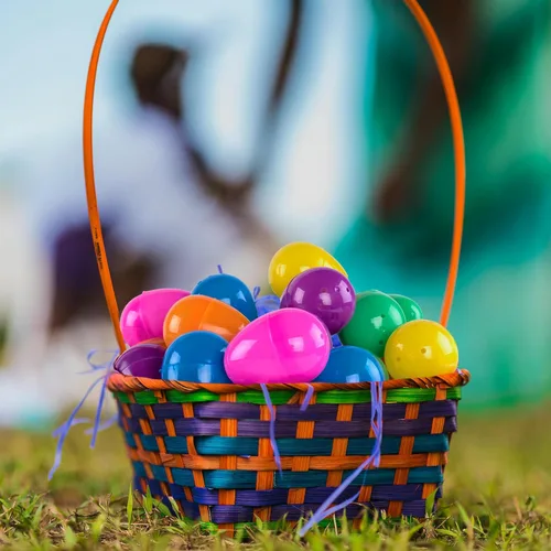 Vista 8 de Huevos de Pascua de plástico sorpresa juguetes ciegos bolsas de colores surtidos brillantes y vacíos, cestas de manualidades para juegos de caza