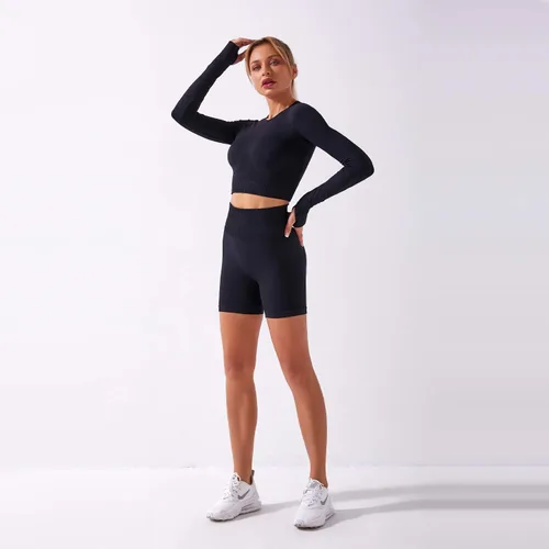 Vista 3 de Conjuntos de 2 piezas sin costuras para yoga y entrenamiento - con ombliguera de manga corta y pantalones cortos de tiro alto para correr