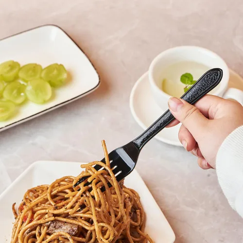 Vista 8 de FULING Juego de cubiertos de plástico negro de 300 piezas, cuchillos de plástico desechables y cubiertos – Utensilios pesados reutilizables