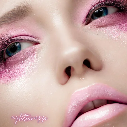 Vista 6 de Doll Face Brillo de labios Glitterazzi Liquid Lip Bling Purpurina con un brillo brillante para labios Acabado transparente Libre de crueldad