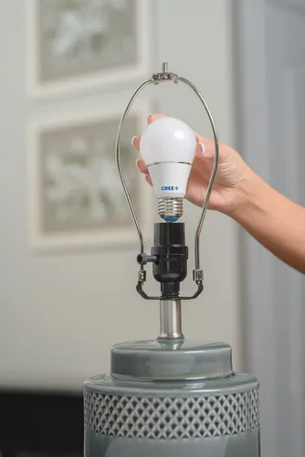 Vista 4 de Bombilla de intensidad regulable Led 40 W Cree SA19-04627MDFD-12DE26-1-14, reemplazo A19 suave blanco (2700K), paquete de 4 Luz diurna
