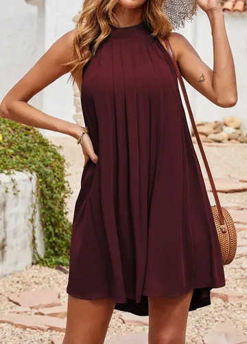 Vista 2 de KIRUNDO Vestido corto sin mangas con cuello halter para mujer 2024, holgado, plisado, vestido corto de playa
