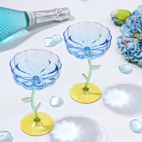 Vista 4 de 12 vasos de plástico azul acanalados cupé desmontables de 7 onzas, copas de cóctel de flores modernas onduladas de plástico, vasos de Martini