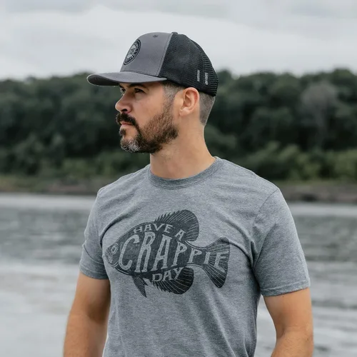 Vista 2 de Bone Head Outfitters Have a Crappie Day - Camiseta divertida de algodón y poliéster de alta calidad