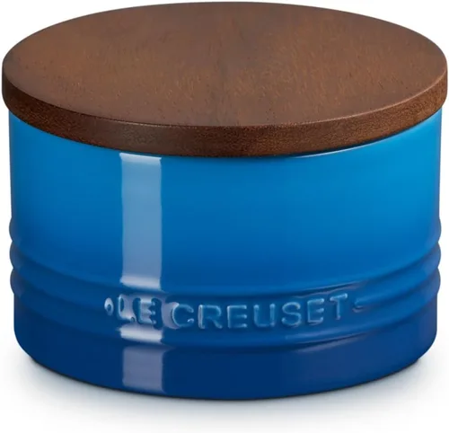Vista 26 de Le Creuset Signature Salero y Recipiente de Almacenamiento con Tapa de Madera, 26 oz., Cerise