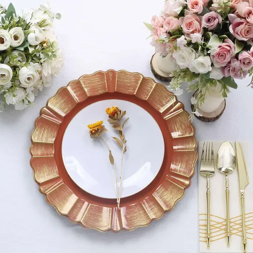 Vista 16 de Efavormart Paquete de 6 Cargadores de Platos de Cena de Plástico Acrílico Beige de 13" con Borde Festoneado Ondulado Cepillado en Dorado