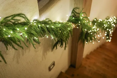 Vista 5 de MISSPIN 6ft Christmas Garland with String Lights, Real Touch Norfolk Pine Garland, Green Artificial Greenery Garland for Table, Mantle, Wall
