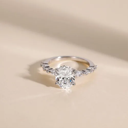 Vista 2 de EAMTI Anillo de compromiso de plata de ley 925 con circonita cúbica de corte ovalado, anillo de compromiso con halo solitario para mujer