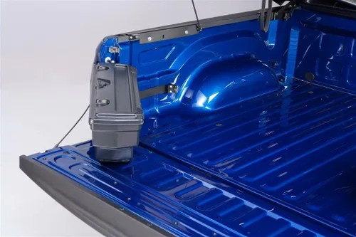 Vista 4 de RealTruck UnderCover SwingCase - Caja de almacenamiento para caja de camioneta; SC500D; compatible con Nissan Titan 2004-2021 del lado del conductor