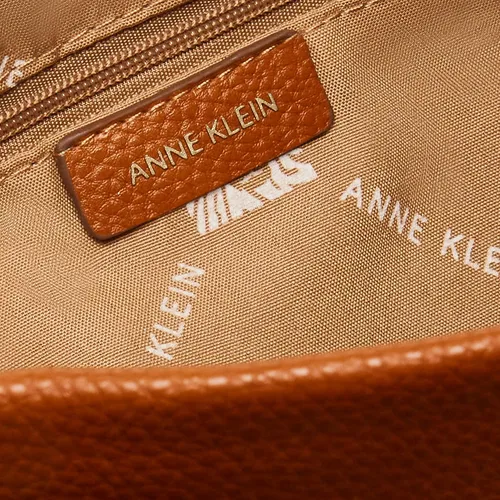 Vista 4 de Anne Klein East West ak Hobo con bolsa