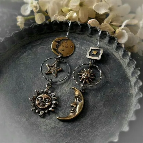 Vista 5 de Aretes colgantes vintage de sol y luna para mujer, aretes asimétricos de mitología griega (dorado)
