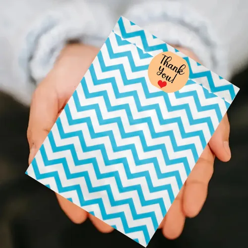 Vista 3 de Novel Box - Paquete de 100 bolsas planas de mercancía con estampado de cheurón azul de 4 x 6 pulgadas, elegante bolsa para regalos de cumpleaños
