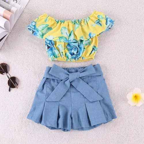 Vista 2 de Conjunto de blusa corta con volantes y hombros descubiertos y falda de mezclilla con lazo y falda de verano para niñas