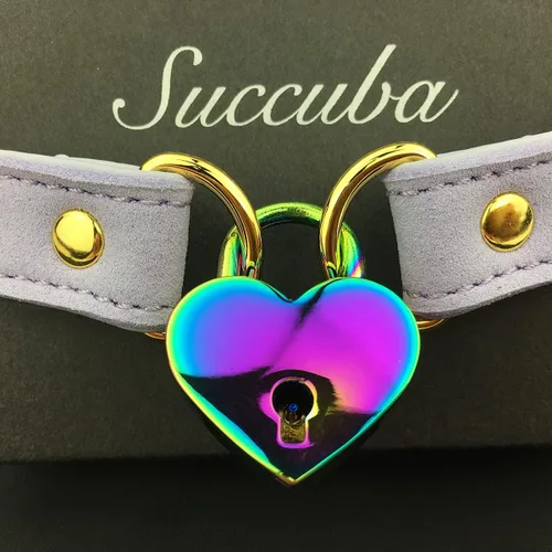 Vista 2 de Collar tipo gargantilla hecho de terciopelo y piel sintética con candado y llave, estilo Lollita