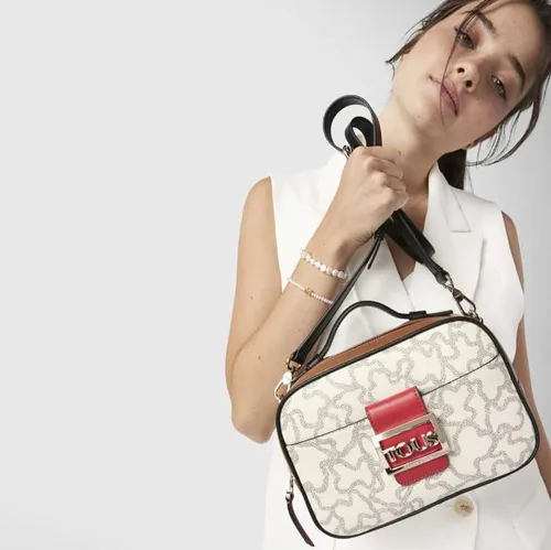 Vista 7 de TOUS Kaos Icon Collection - Lienzo impermeable combinado con bolsa cruzada de vinilo efecto piel para mujer, 9.4x4.1x8.1 in, multicolor, Beige