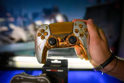 Vista 3 de Custom Wireless UN-MODDED PRO Controller compatible with PS5 Exclusive Unique Design (Gold Thunder)