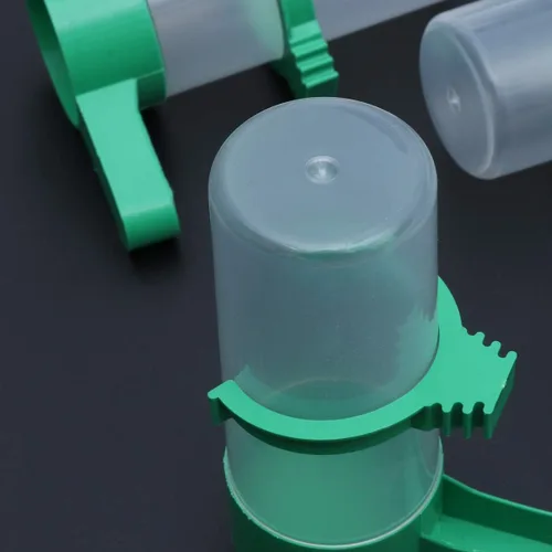 Vista 8 de Yardwe 5 unidades de comedero de pájaros con clip de agua potable automático con aspersor de agua potable para pájaros, para loros, cacatúas