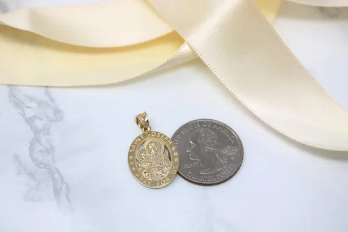 Vista 3 de CaliRoseJewelry Colgante ovalado de oro de 10 quilates con dije de San José Pray for Us