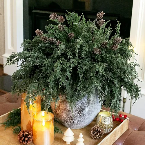 Vista 2 de Tallos de cedro artificiales Ivydale, ramas de pino Norfolk artificiales para decoración de Navidad, 12 tallos de pino falsos con 2 ramas de conos