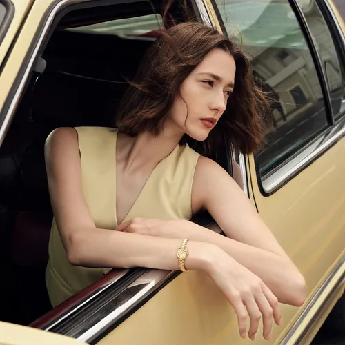 Vista 4 de Reloj dorado pequeño para mujer, caja rectangular vintage, relojes de pulsera de acero inoxidable para mujer