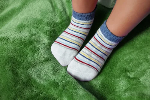Vista 7 de RATIVE Calcetines antideslizantes con puños para bebés, niños y niñas