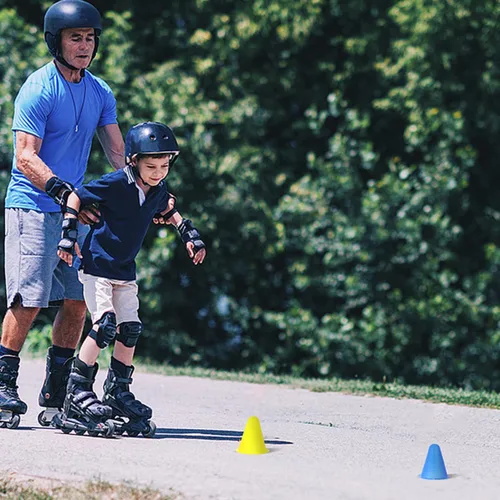 Vista 5 de Alasum 30 conos coloridos huecos de patinaje con parte inferior plana para entrenamiento de agilidad, conos deportivos ligeros portátiles