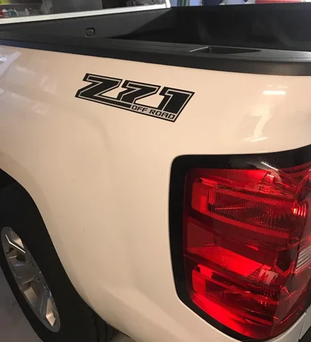 Vista 3 de Z71 Offroad Truck - Calcomanías opacas negras para Chevy Silverado - FBLK (2014-2017) cabecera (juego de 2) FG7G1