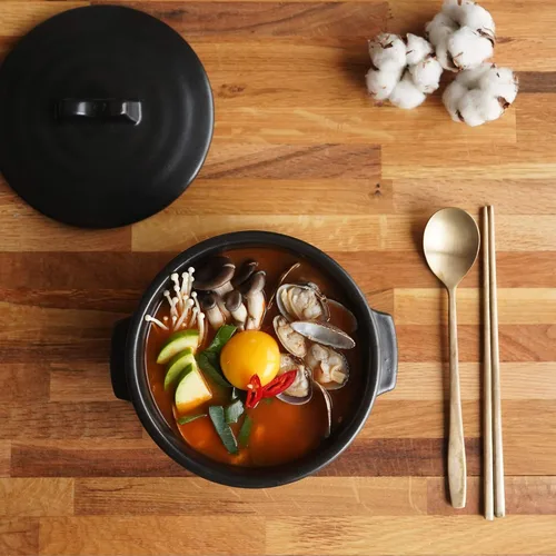 Vista 6 de Tazón de piedra coreana prémium con tapa y bandeja, olla caliente Dolsot de 37 onzas para bibimbap y sopa, utensilios de cocina de cerámica
