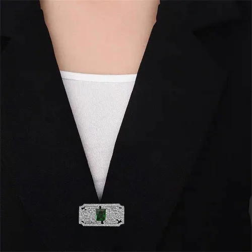 Vista 4 de Broche rectangular de circonita cúbica verde bohemio para mujer, chapado en plata, delicado piedra natal esmeralda, vintage, filigrana, broches
