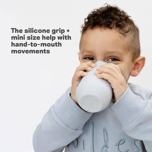 Vista 7 de ezpz Happy Cup + sistema de popote (azul) - 24 meses + - Taza 100% de silicona + popote para niños mayores + preescolares - Diseñado por un