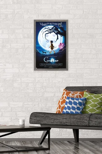 Vista 2 de Trends International Coraline - Póster de pared de una hoja Braver, 14.72 x 22.37 pulgadas, versión enmarcada de madera de granero Versión enmarcada