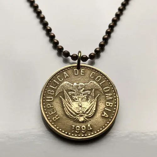Vista 2 de 2006 Colombia 100 Pesos coin pendant Colombian flags Andean condor Bogota Medellin Cali Barranquilla Cartagena Antioquia Valle del Cauca Cúcuta