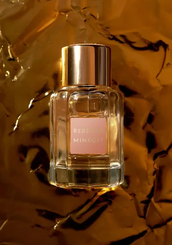 Vista 6 de Rebecca Minkoff Rubor, fragancia brillante y femenina, Eau de Parfum para mujer, notas de bergamota, jazmín y vetiver, perfume de larga duración