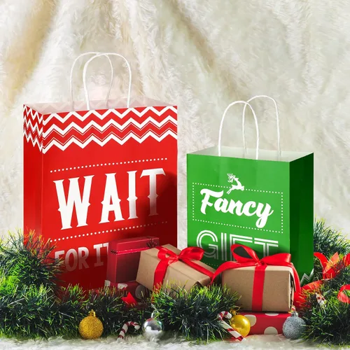 Vista 5 de Zonon 8 bolsas de regalo divertidas de Navidad con asas, bolsas de favor de fiesta de Navidad rojas y verdes con frases humorísticas, suministros