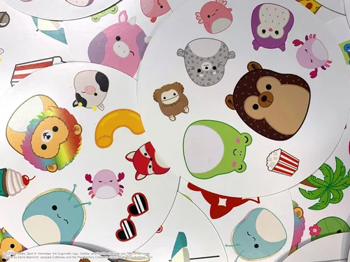 Vista 7 de Spot It! Squishmallows - Divertido juego de cartas para niños y adultos Con Mila, el elefante o Cailey, el cangrejo rosa y más Juego