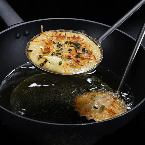 Vista 2 de Cabilock Cuchara plana redonda para freír, cuchara para freír, cuchara de cocina con mango de madera de acero inoxidable, cuchara de roseta