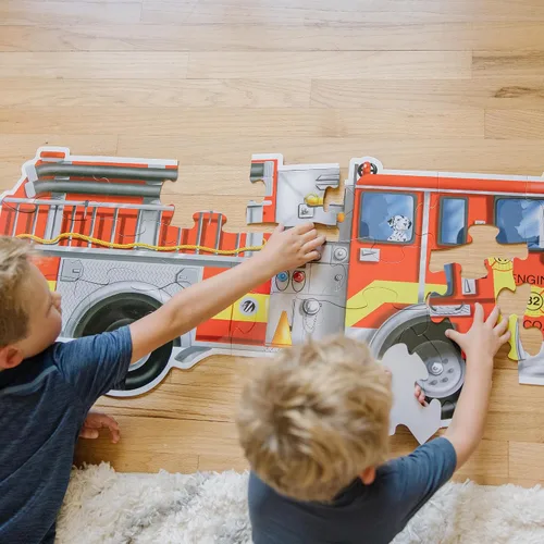 Vista 2 de Enorme rompecabezas de camión de bomberos para piso de Melissa & Doug, (24 unidades, 4 pies de largo)