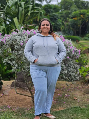 Vista 2 de FOREYOND Pantalones deportivos de talla grande para mujer, pantalones de yoga de pierna ancha, pantalones de entrenamiento de punto con cordón
