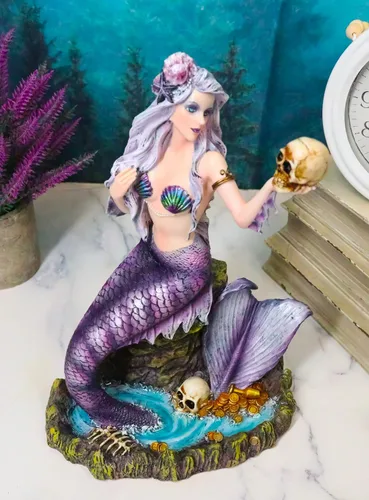 Vista 8 de Ebros Gift Nigromante grande de sirenas de los mares sirena gótica sosteniendo una calavera figura de 10.25 pulgadas de alto fantasía náutica