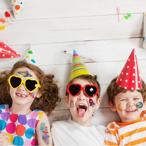Vista 4 de 120 tatuajes temporales de galaxia con purpurina para niños y niños, 12 hojas de tatuajes del espacio exterior para niños, suministros de fiesta