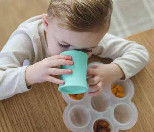 Vista 4 de otterlove Taza de entrenamiento de silicona para bebés y niños pequeños, aprobada por OT pediátrica, 100% silicona LFGB pura de platino, irrompible