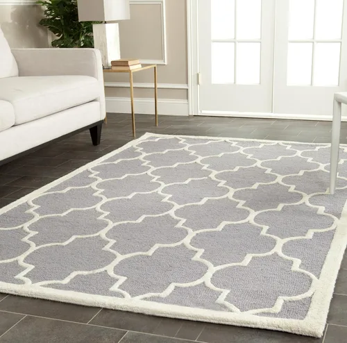 Vista 7 de Tapete Safavieh de la colección Cambridge, modelo CAM134X, hecho a mano, de lana de primera calidad, formas geométricas marroquíes, color gris