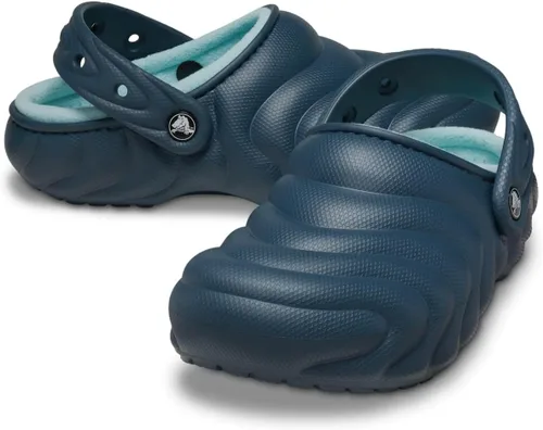 Vista 2 de Crocs Zuecos Unisex para Adultos Classic Lined Overpuff y Geometric Fuzzy Azul medianoche
