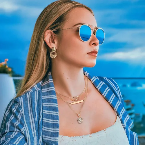 Vista 3 de Collares con iniciales en capas para mujer, collar de barra chapado en oro de 14 quilates, collar con dije de letra hexagonal en capas delicadas