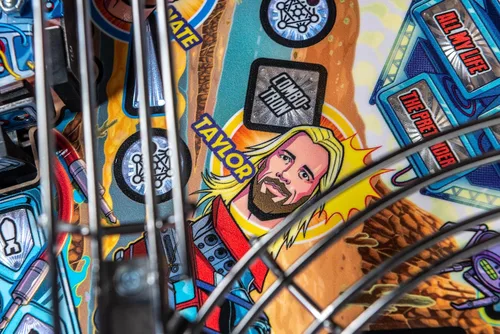 Vista 30 de Stern Pinball Foo Fighters con Insider Connected, Premium Edition Arcade Pinball Machine